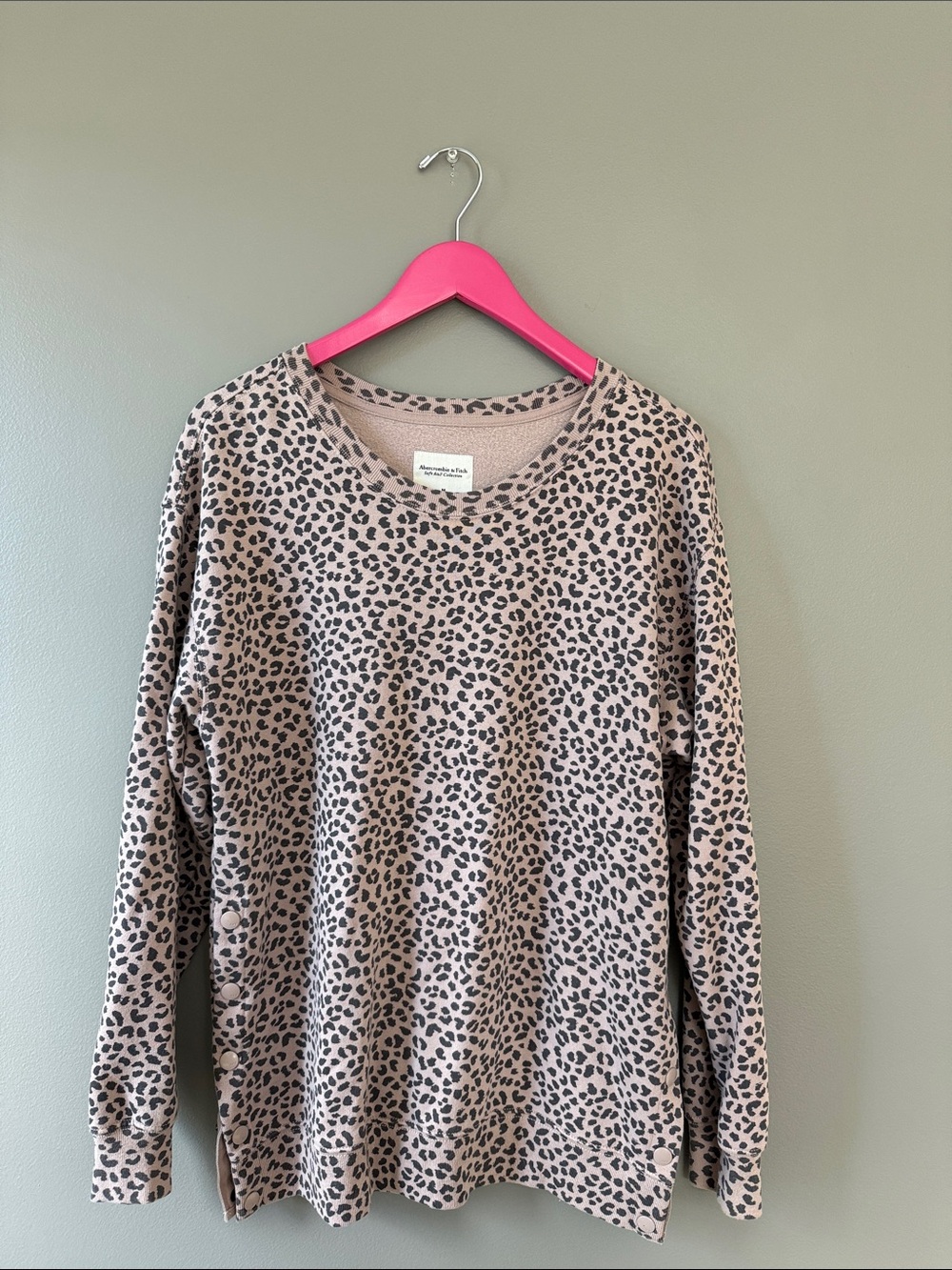 ABERCROMBIE cheetah print sweater-Sz M